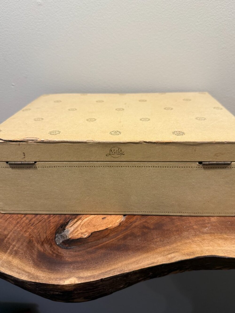 Vintage Mele Ivory Colored Jewelry Box Gold Filagree Trim See Photos For Flaws - Picture 7 of 10